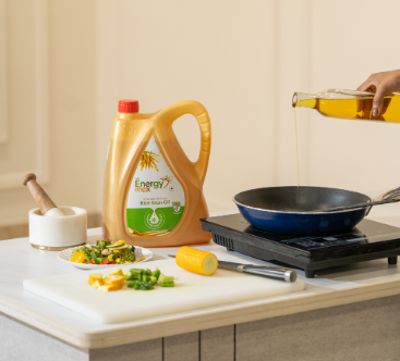 Rice Bran Oil product display — Kamal Solvent Extractions